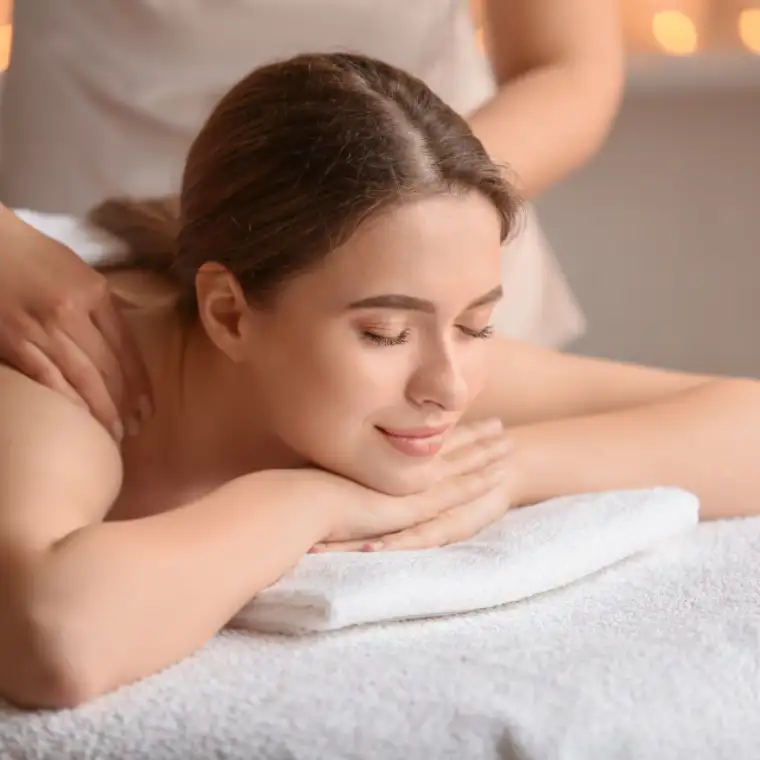 Modelage relaxant des épaules